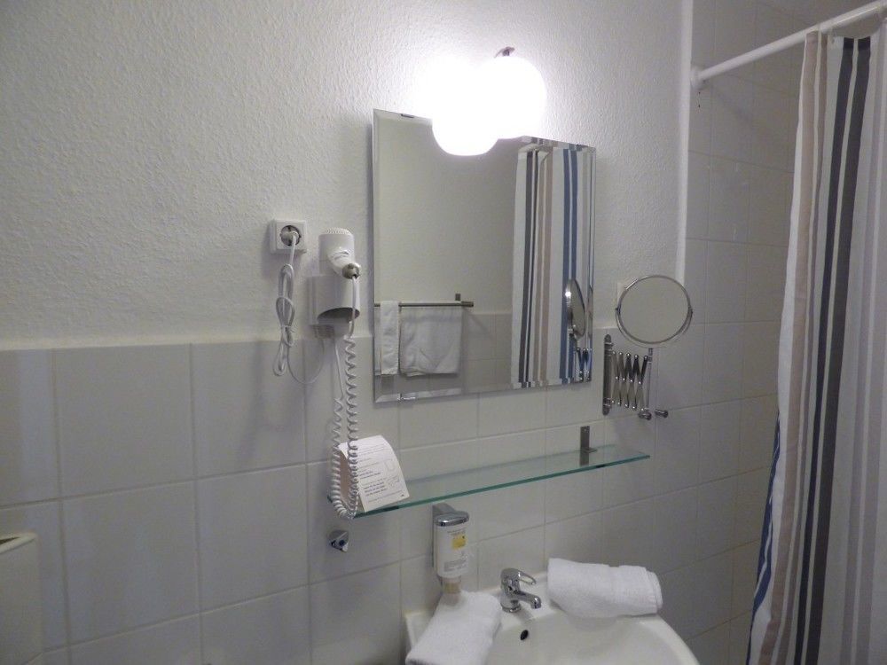 Hotel Art Inn Dinslaken Kültér fotó