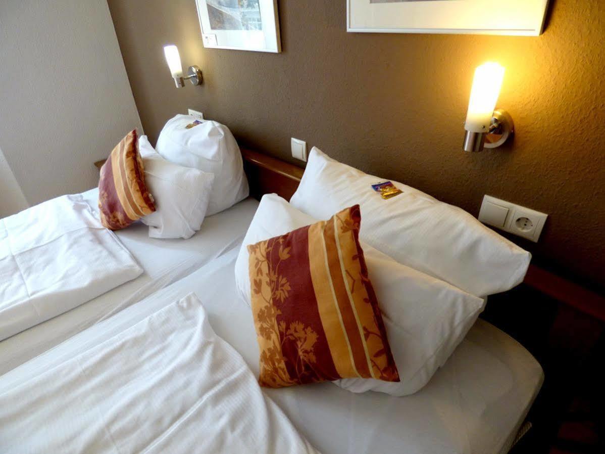 Hotel Art Inn Dinslaken Kültér fotó